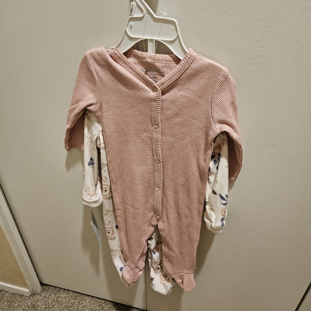 Footed onsies size 0-3 months